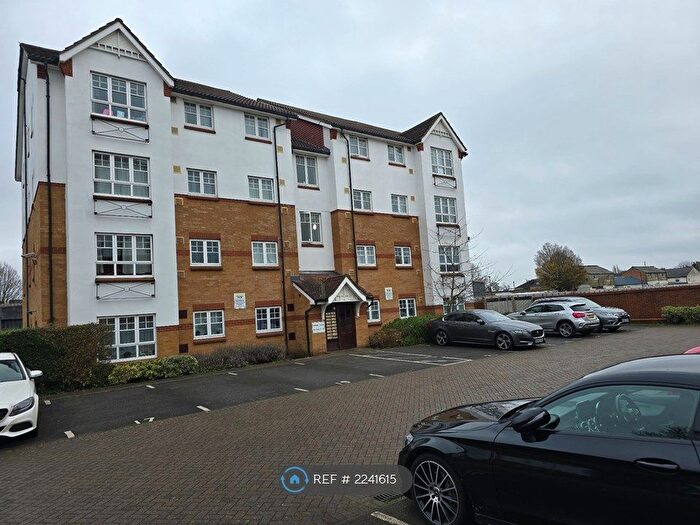 2 Bedroom Flat To Rent In Perkin Close, Hounslow, TW3