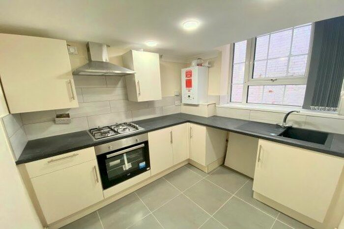 2 Bedroom Flat To Rent In Narborough Road, Leicester, LE3