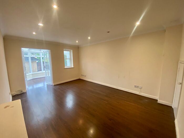2 Bedroom Semi-detached House For Sale In Sefton Avenue, Mill Hill, NW7