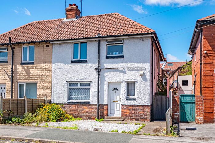 3 Bedroom Semi-Detached House For Sale In Portholme Drive, Selby, North Yorkshire, YO8