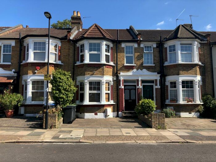 3 Bedroom House To Rent In Cecil Avenue, Enfield, EN1