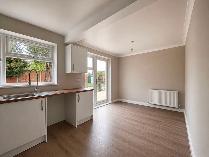 3 Bedroom Semi-Detached House To Rent In Primley Avenue, Walsall, WS2