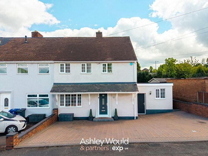 3 Bedroom Semi-Detached House For Sale In Greenhill Road, Dudley, DY3