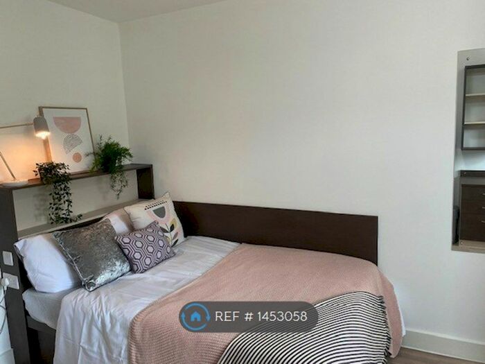 2 Bedroom Flat To Rent In Neuadd Y Castell, Bangor, LL57