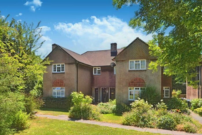 2 Bedroom Flat To Rent In Lindeth Close (), Stanmore, HA7