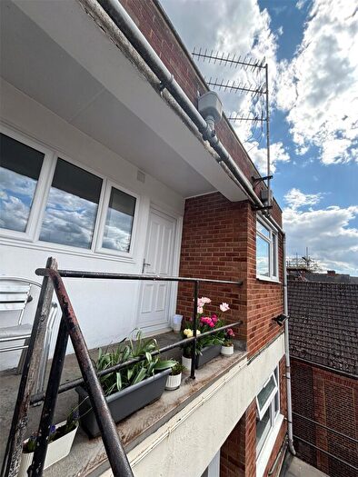 2 Bedroom Flat To Rent In Church Street, Weybridge, Surrey, KT13