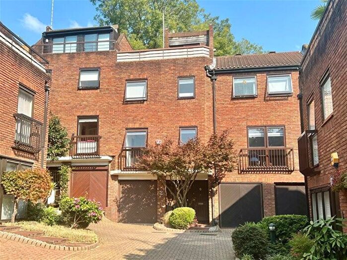 3 Bedroom Flat To Rent In Belsize Mews, Belsize Park, London, NW3