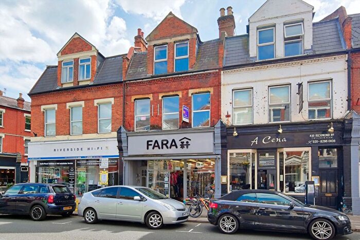 1 Bedroom Flat To Rent In Richmond Road, East Twickenham, TW1