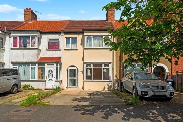 3 Bedroom Terraced House To Rent In Broadway Gardens, Mitcham, Merton, CR4