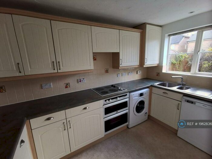 3 Bedroom End Of Terrace House To Rent In Sparkford Gardens, London, N11