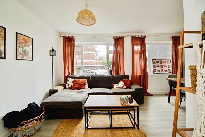 1 Bedroom Flat To Rent In Blake Hall Road, London, E11