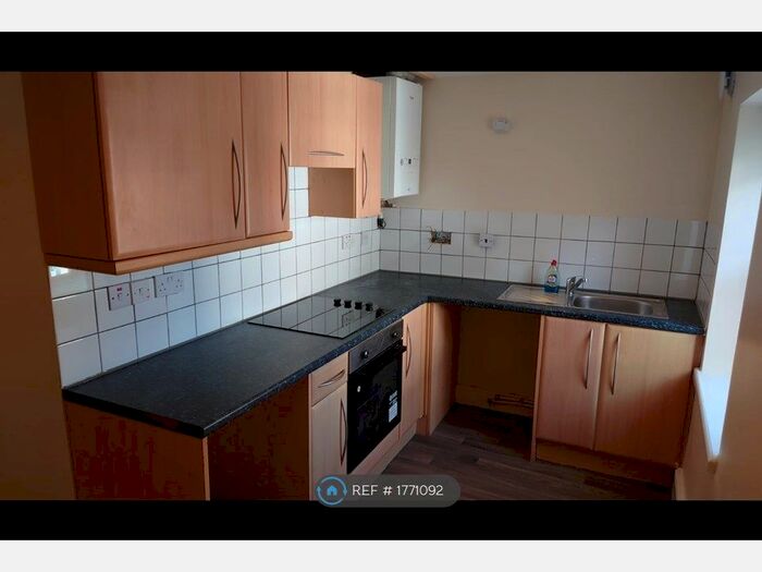 2 Bedroom Flat To Rent In Clifton Road, Llandudno, LL30