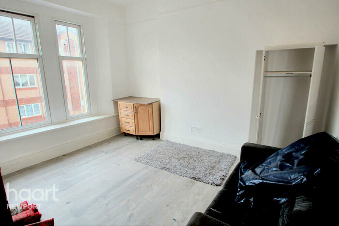 2 Bedroom Apartment For Sale In Commercial Road, Newport, NP20