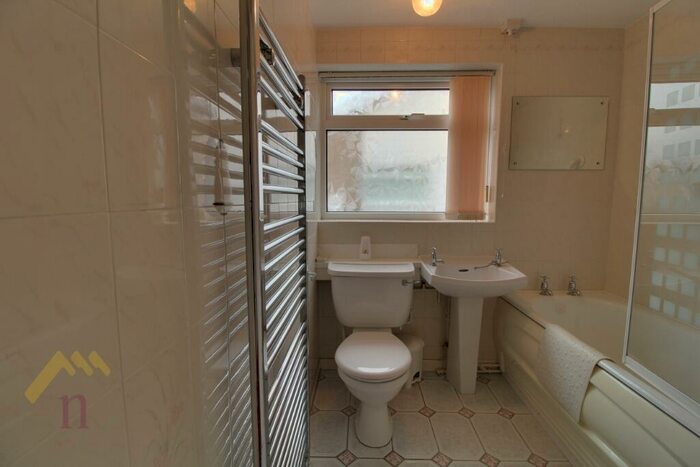2 Bedroom Bungalow To Rent In Parkway, Armthorpe, Doncaster, DN3