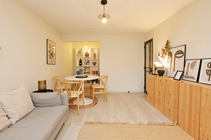 1 Bedroom Flat For Sale In / Saunders Street, Stockbridge, Edinburgh, EH3