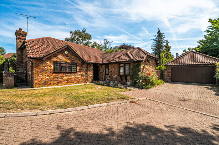 3 Bedroom Bungalow For Sale In Fernwood Close, Bromley, BR1