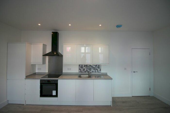 2 Bedroom Flat To Rent In Flat, Postway Mews, Illford, Essex, IG1