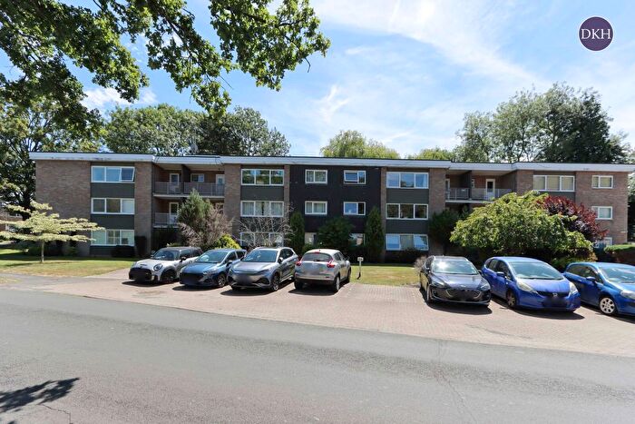 2 Bedroom Flat For Sale In By The Wood, Watford, Hertfordshire, WD19