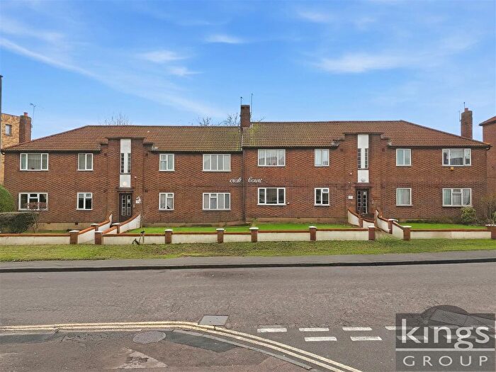 2 Bedroom Flat For Sale In Hoe Croft Court, Enfield, EN3