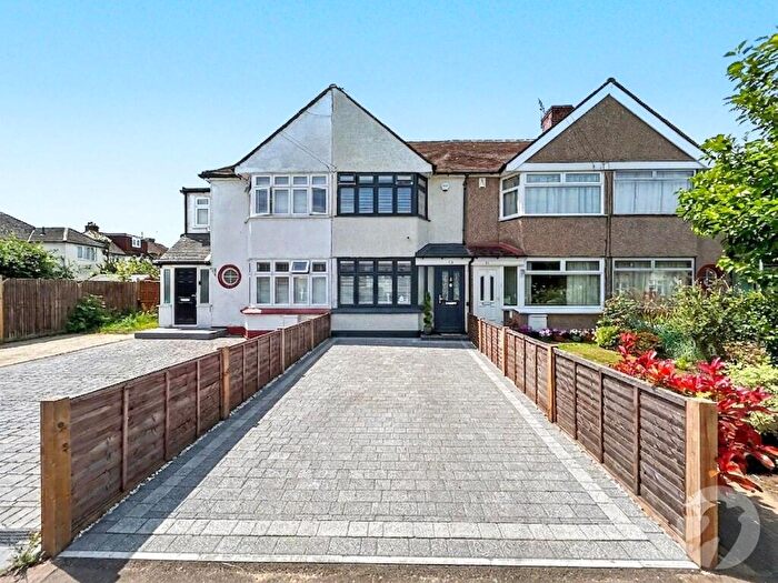 2 Bedroom Terraced House For Sale In Oaklands Avenue, Sidcup, Kent, DA15
