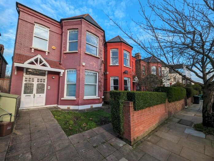 3 Bedroom Flat To Rent In Fordwych Road, London, NW2