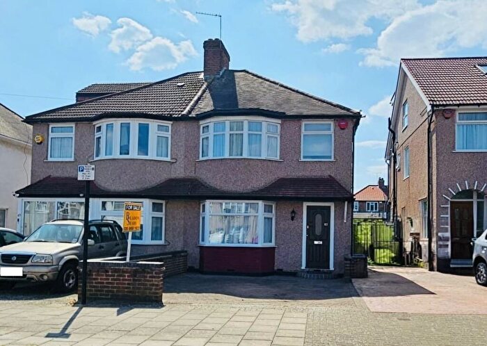 3 Bedroom Semi-Detached House For Sale In Axholme Avenue, Edgware, HA8