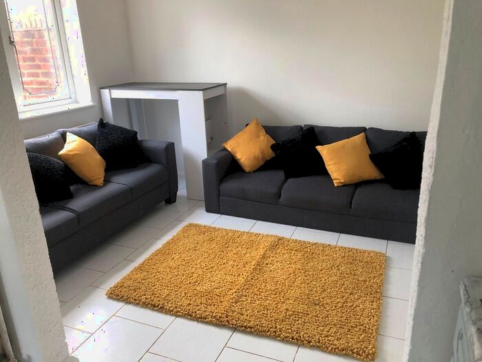 4 Bedroom Semi-Detached House To Rent In Mattox Road, Wolverhampton, WV11