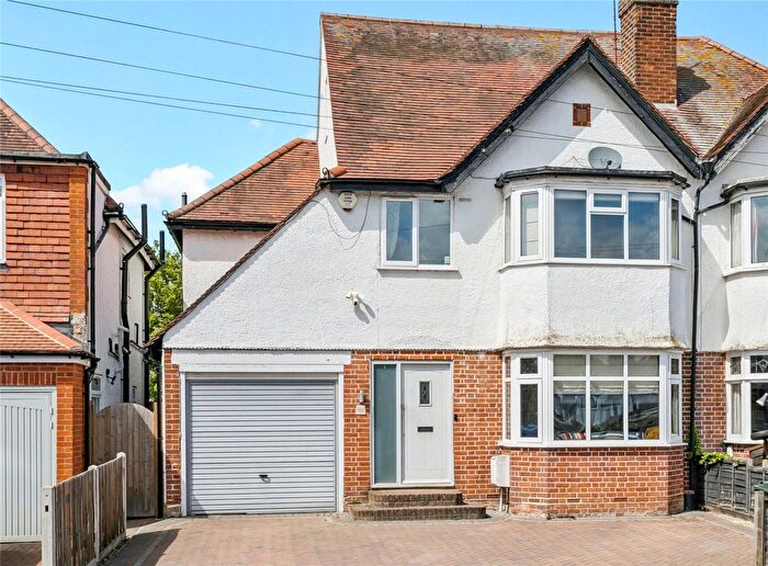 4 Bedroom Semi-detached House For Sale In Mount View, Rickmansworth, Hertfordshire, WD3