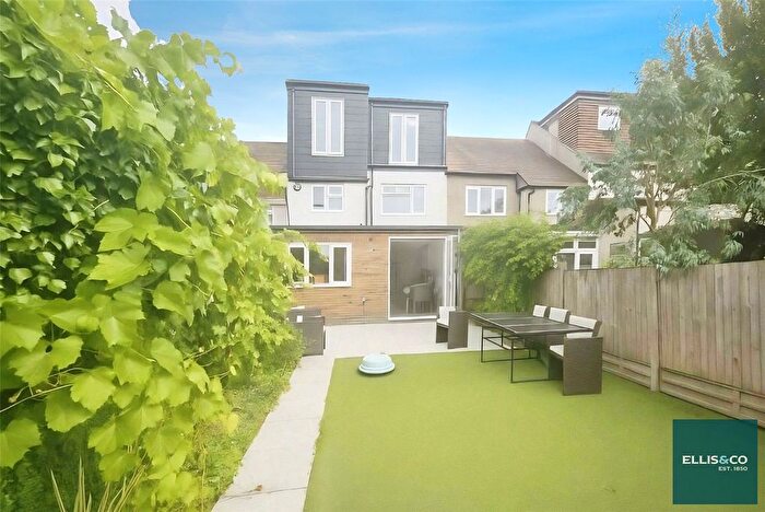 5 Bedroom Terraced House For Sale In Park Road, Hendon, NW4