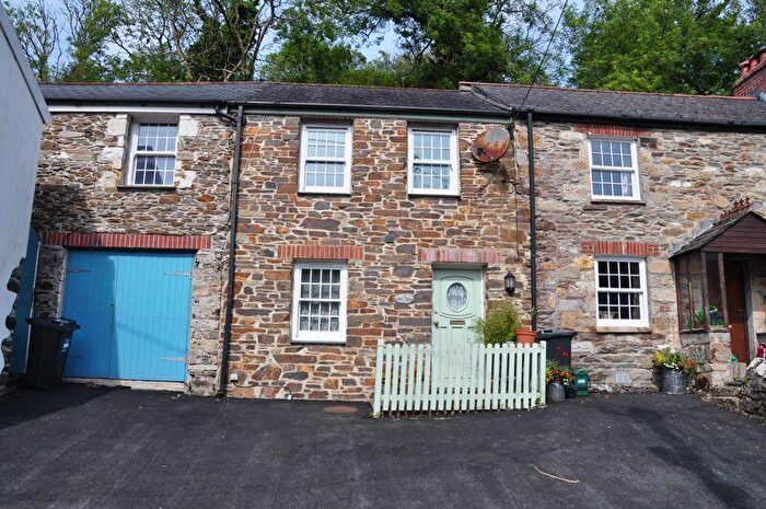 1 Bedroom Cottage For Sale In Glentowan Road, St. Austell, PL26
