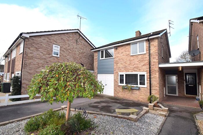3 Bedroom Link Detached House For Sale In Beverley Close, Chalgrove, OX44