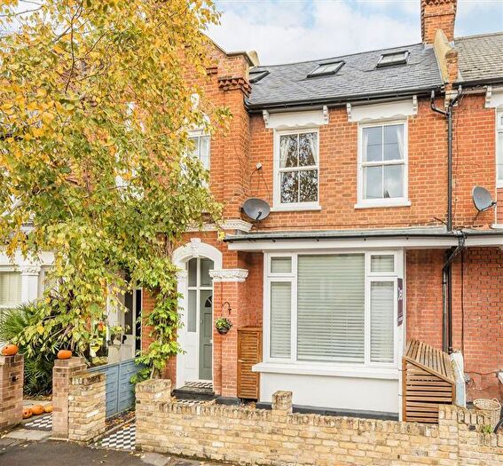 2 Bedroom Flat For Sale In Royal Road, Teddington, TW11