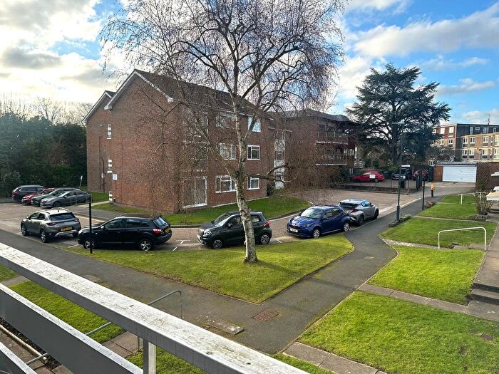 3 Bedroom Flat To Rent In White House Drive, Stanmore, HA7