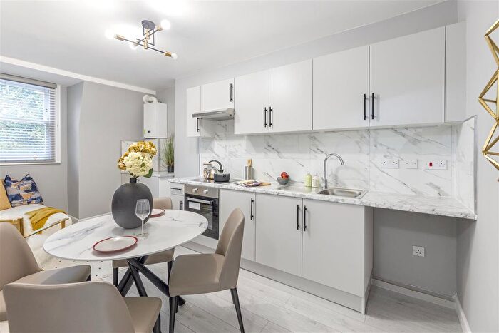 3 Bedroom Flat To Rent In Tollington Park, London, N4