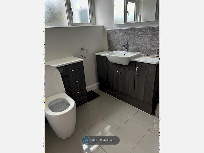 2 Bedroom Flat To Rent In Shirley Lodge, London, SE26