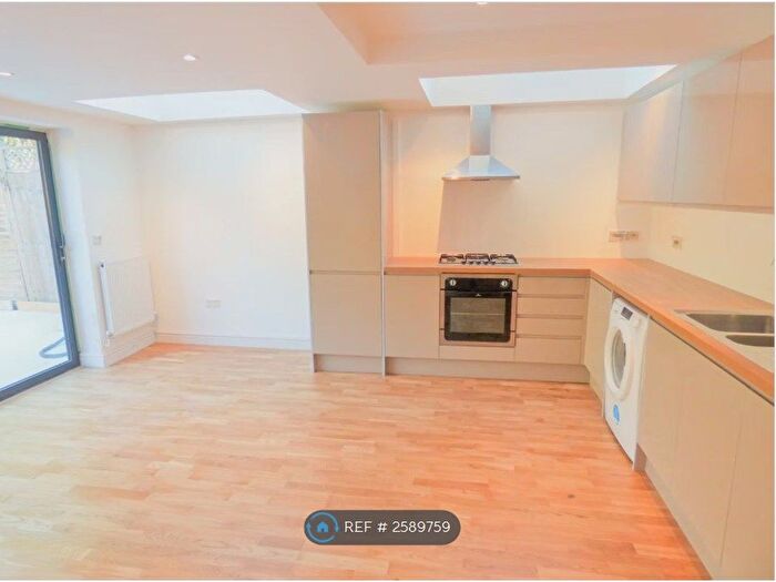 3 Bedroom Flat To Rent In Ondine Rd, London, SE15