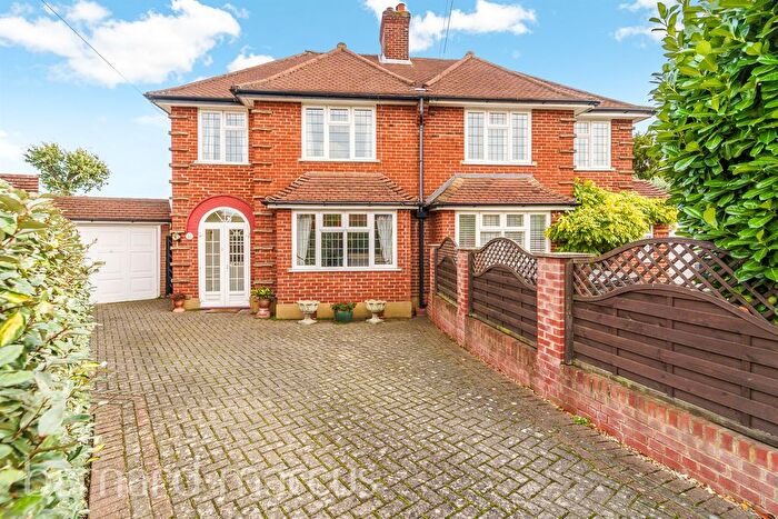 3 Bedroom Semi-Detached House For Sale In Broadlands Way, New Malden, KT3