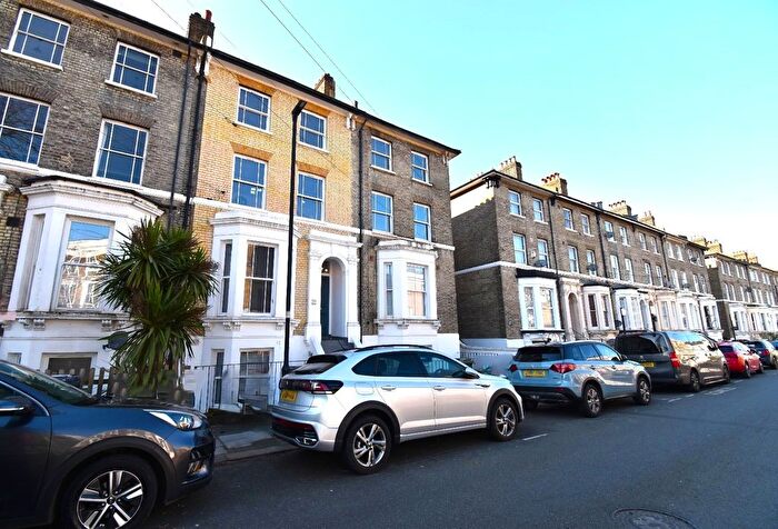1 Bedroom Flat To Rent In Flaxman Road, Camberwell, London, SE5