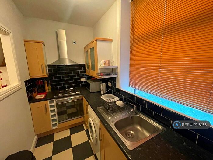 2 Bedroom Terraced House To Rent In Bradford Road, Huddersfield, HD1