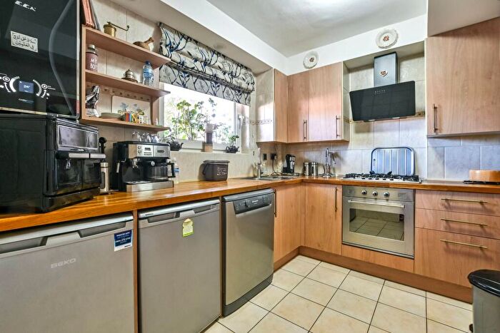 2 Bedroom Flat For Sale In Rotherfield Street, East Canonbury, London, N1