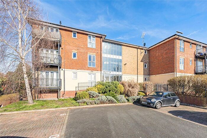 1 Bedroom Flat For Sale In St Catherine’S Close, Raynes Park, SW20