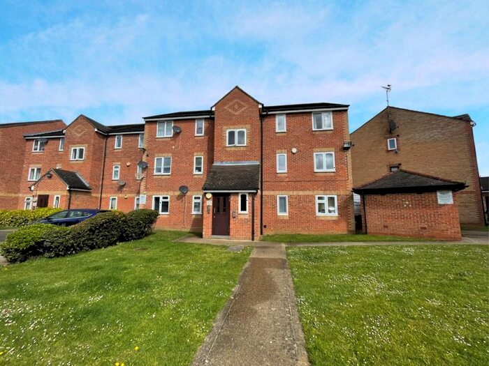 2 Bedroom Flat To Rent In Danbury Crescent, South Ockendon, RM15