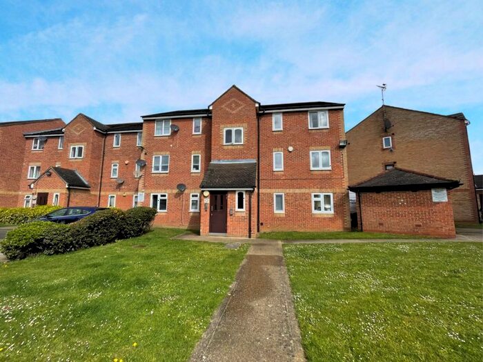 2 Bedroom Flat For Sale In Danbury Crescent, South Ockendon, RM15