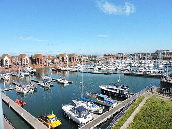 2 Bedroom Flat To Rent In Bermuda Place, Eastbourne, East Sussex, BN23