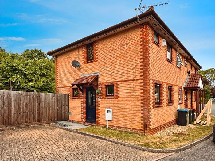 2 Bedroom End Terrace House For Sale In Wheatcroft Close, Beanhill, Milton Keynes, MK6