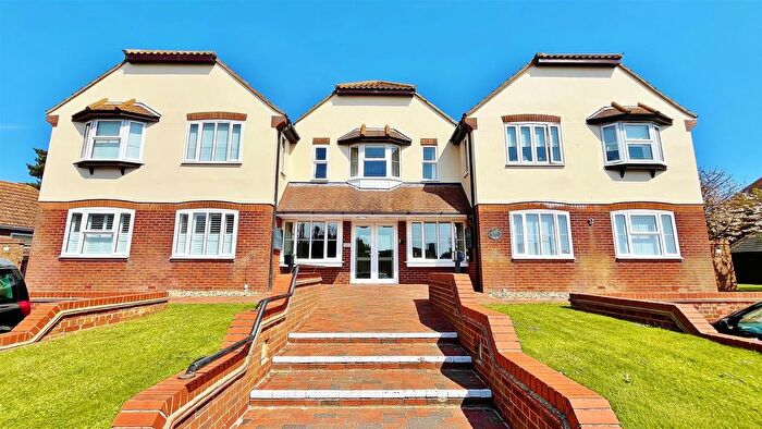 1 Bedroom Flat For Sale In Elizabeth Court, Louise Close, Walton-On-The-Naze, CO14