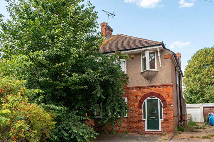 3 Bedroom Semi-Detached House For Sale In Wricklemarsh Road, London, SE3