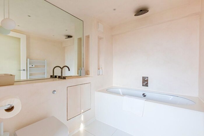 1 Bedroom Flat To Rent In King Edward's Road, London, E9