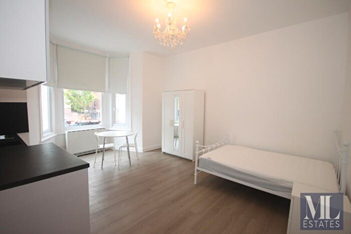 Studio To Rent In Cricklewood Lane, Cricklewood, NW2