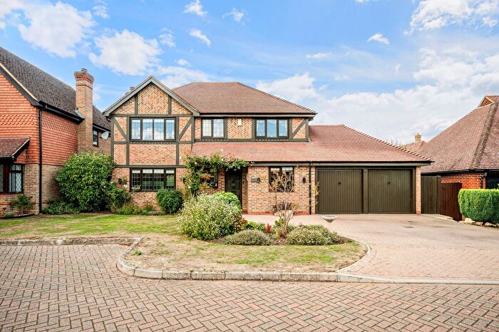 4 Bedroom Detached House For Sale In Ripley Way, Epsom, KT19